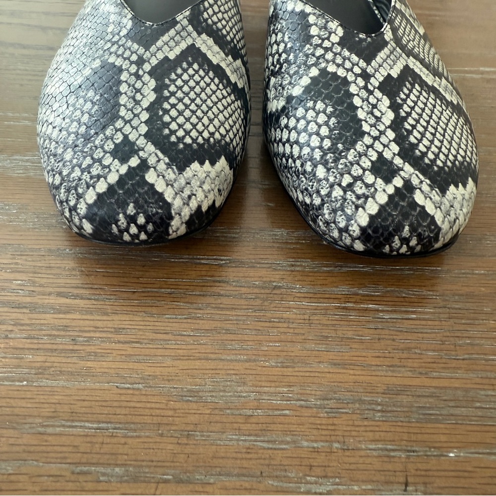 Vince Leather Flat Italian Gray Slip On Mules US 7.5 $380 - Picture 5 of 10